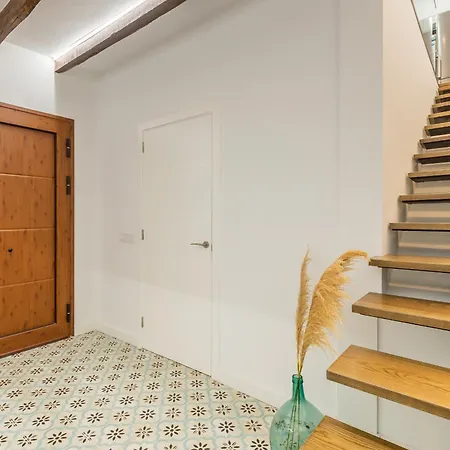 Modern Balcony House - Solarium Terrace - Parking