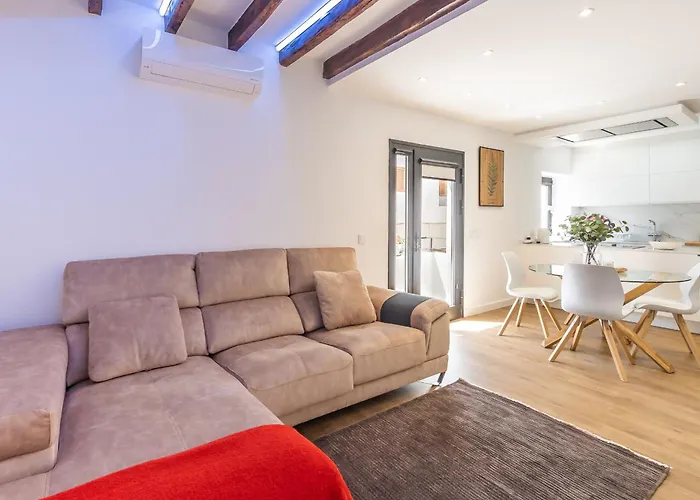 Modern Balcony House - Solarium Terrace - Parking Semesterbostad