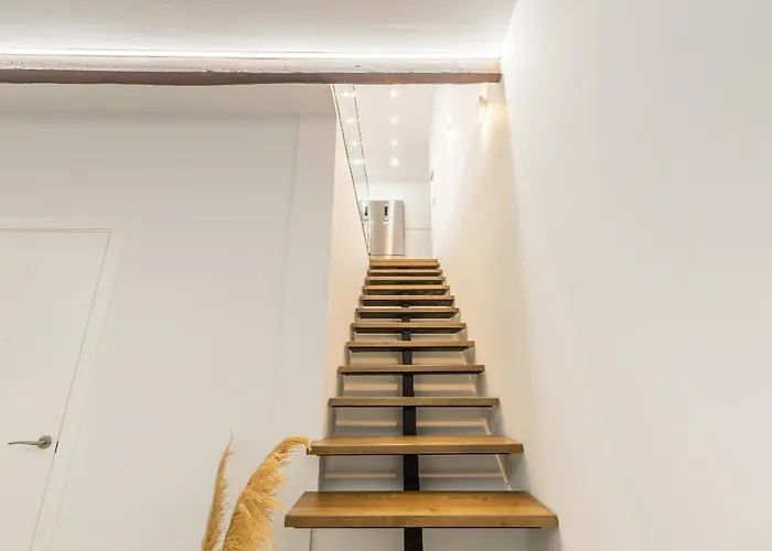 Modern Balcony House - Solarium Terrace - Parking Semesterbostad