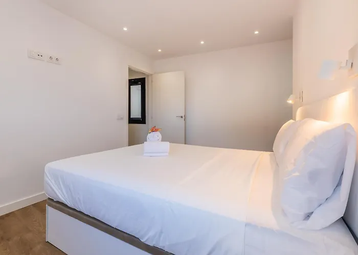 Modern Balcony House - Solarium Terrace - Parking *