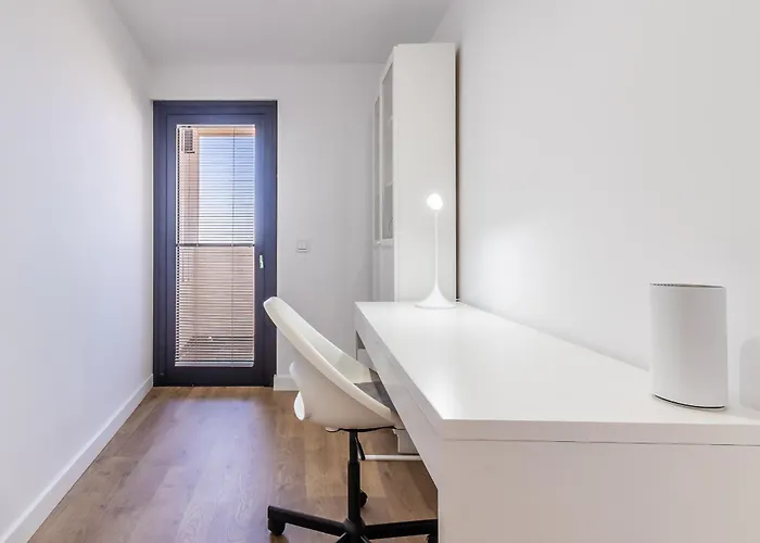 Modern Balcony House - Solarium Terrace - Parking Semesterbostad *