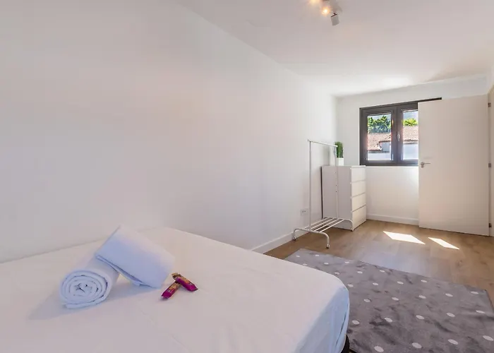 Modern Balcony House - Solarium Terrace - Parking Semesterbostad *