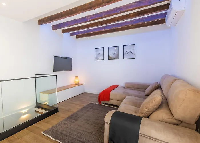 Modern Balcony House - Solarium Terrace - Parking 度假居